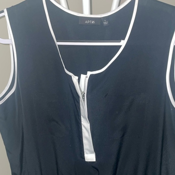 Simple black dress white trim and zipper - Picture 2 of 2